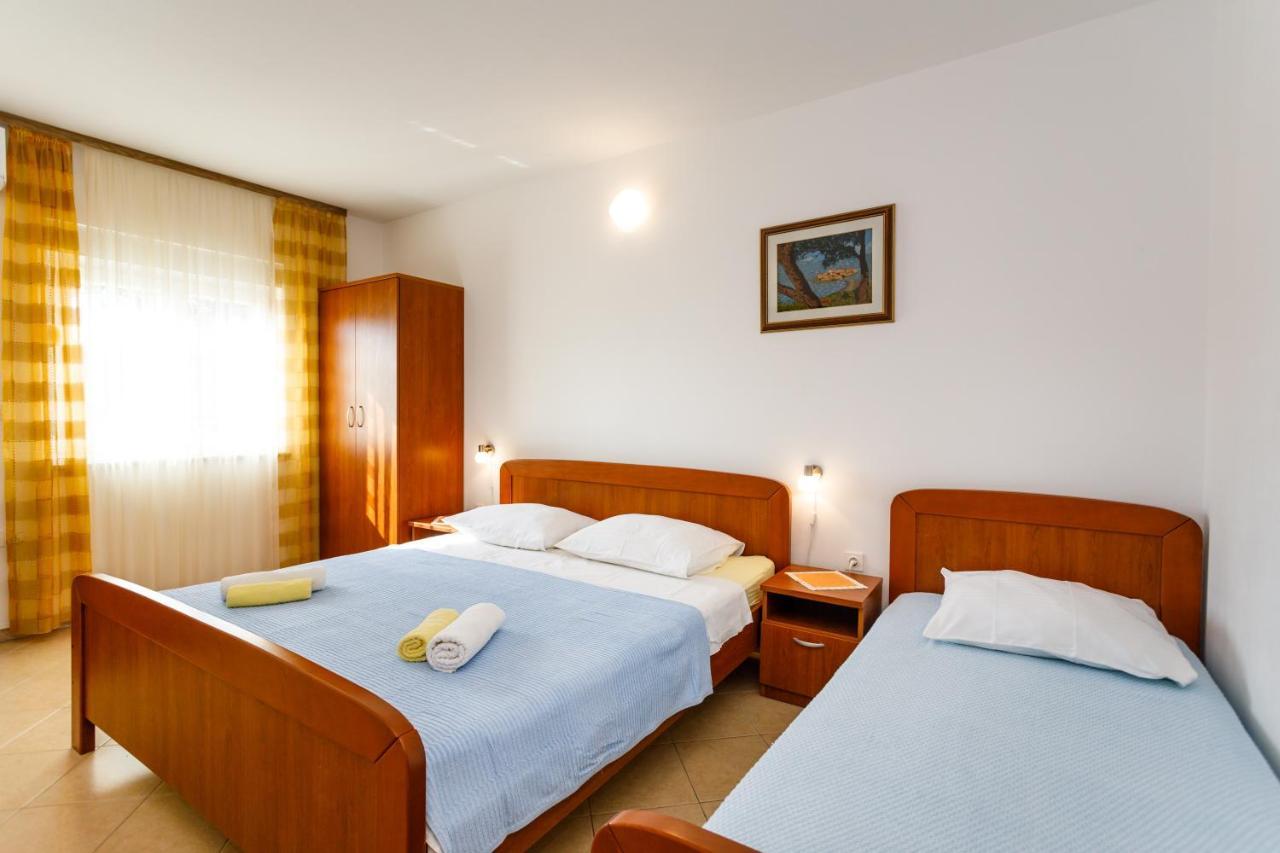 Apartments With A Parking Space Kornic, Krk - 5306 Экстерьер фото
